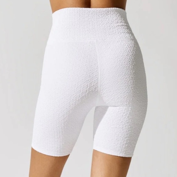NWT ONA Malibu x Carbon38 Crinkle Biker Short White Womens size small new - Picture 2 of 9
